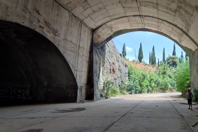 Break-up of Yugoslavia & The War in Mostar: Life Under Siege - Guides who make the subject understandable