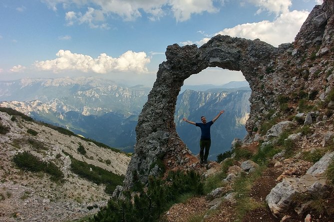 Hiking between Bosnia and Herzegovina - Day four: Umoljani, Studeni potok, and Lukomir