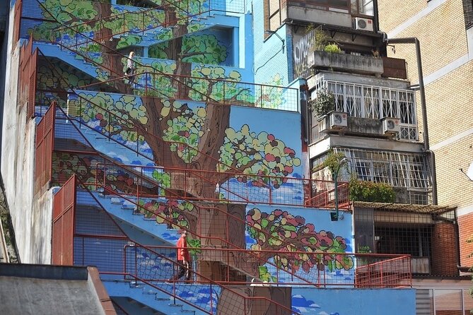 SARAJEVO STREET ART TOUR (art, history & mystery) - sARTajevo! - Aria brings together Mr. Chat, the Singer, and Boris Smoje